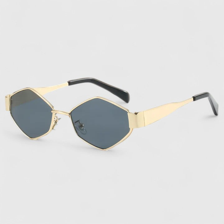 "Makynna | Πολυτελή Γυαλιά Ηλίου" can be rewritten as "Makynna | Luxe Sunglasses".