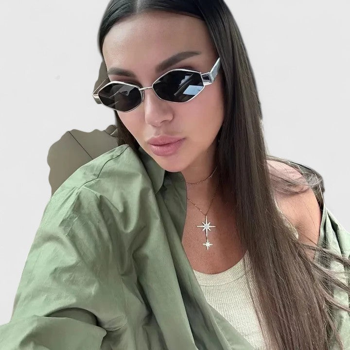 "Makynna | Πολυτελή Γυαλιά Ηλίου" can be rewritten as "Makynna | Luxe Sunglasses".