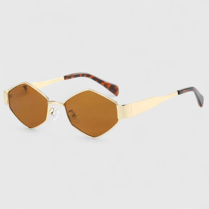 "Makynna | Πολυτελή Γυαλιά Ηλίου" can be rewritten as "Makynna | Luxe Sunglasses".
